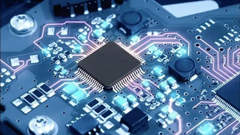 STM32与51单片机：两种主流微控制器的深度解析